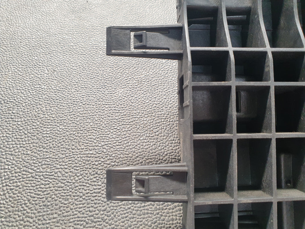 Mercedes-Benz GLE W167 2019, 2020, 2021, 2022, 2023, 2024 Right Rear Plastic Side Skirt Bracket