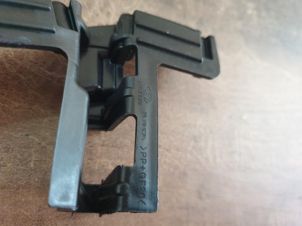 Hyundai Tucson Right Front Bumper Upper Corner Bracket