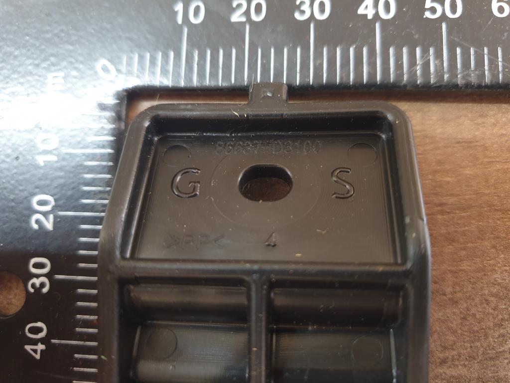 Original New Hyundai Tucson Rear Bumper Lower Centre Bracket