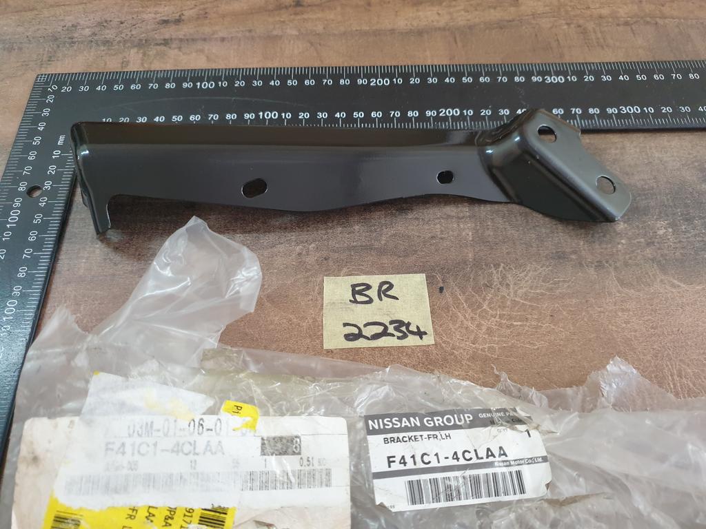 Original New Nissan X-Trail Left Front Fender Bracket
