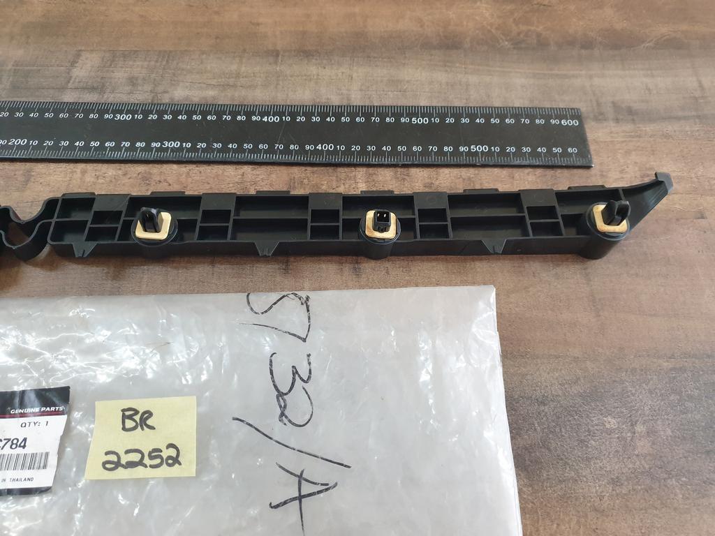 Original New Mitsubishi Pajero Sport Right Rear Bumper Bracket