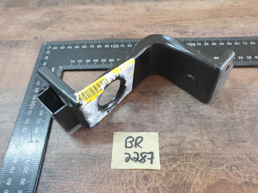 Original New Nissan Navara Right Front Bumper Upper Bracket