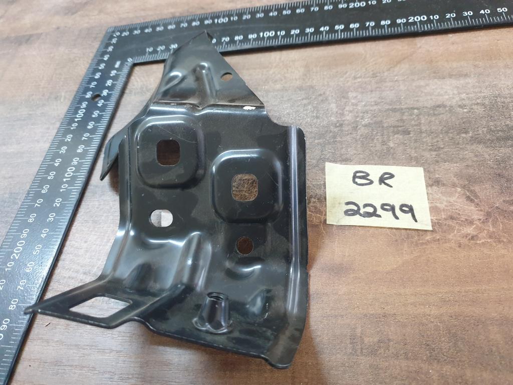 Original New Mercedes-Benz A-Class W177 Left Front Fender Bracket