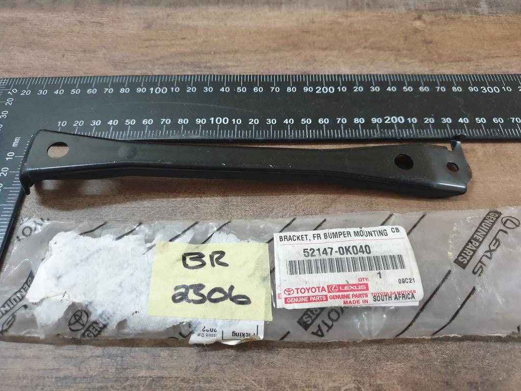 Original New Toyota Hilux Front Bumper Centre Bracket