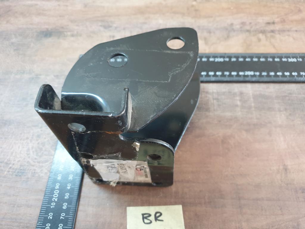 Original New Mitsubishi Pajero Left Front Bumper Bracket