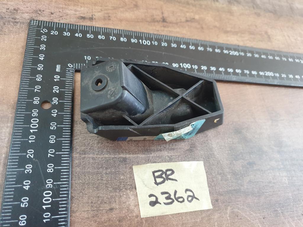 Original New Ford Focus Right Rear Bumper Bracket