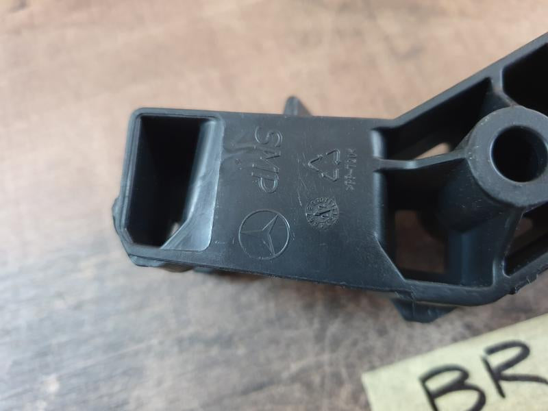Original New Mercedes-Benz V-Class W447 Right Front Inner Bumper Bracket