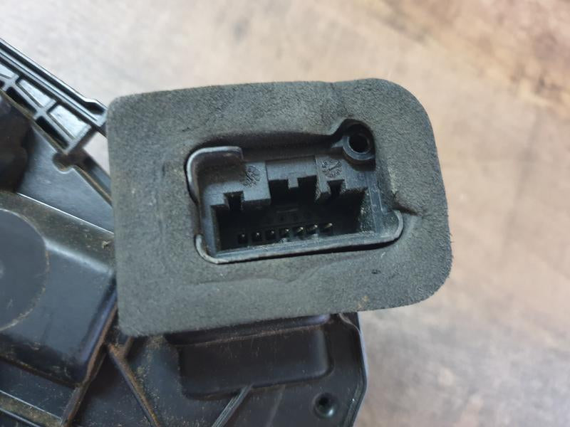 Original Used Volkswagen Golf Right Door Lock Mechanism