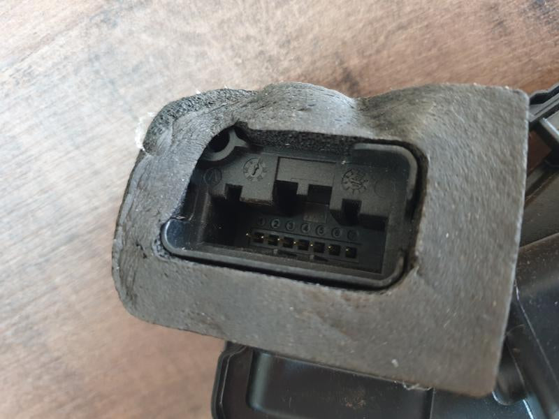Original Used Volkswagen Golf Left Door Lock Mechanism