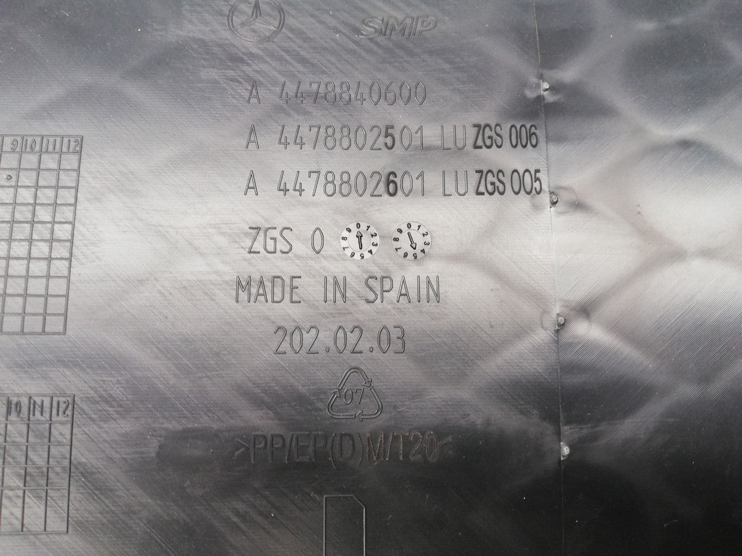 Mercedes-Benz V-Class W447, V250D 2021 Right Front Bumper Foglamp Cover