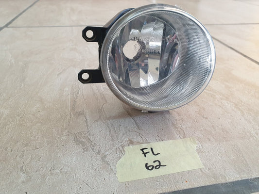 Toyota Hilux 2.4D, with bracket Right Fog Light