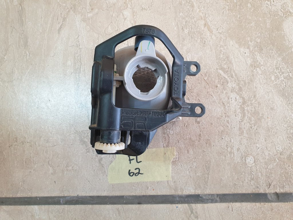 Toyota Hilux 2.4D, with bracket Right Fog Light