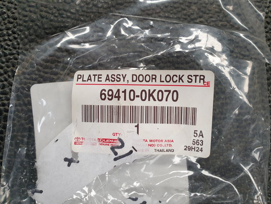 Original New Toyota Fortuner Door Lock Striker