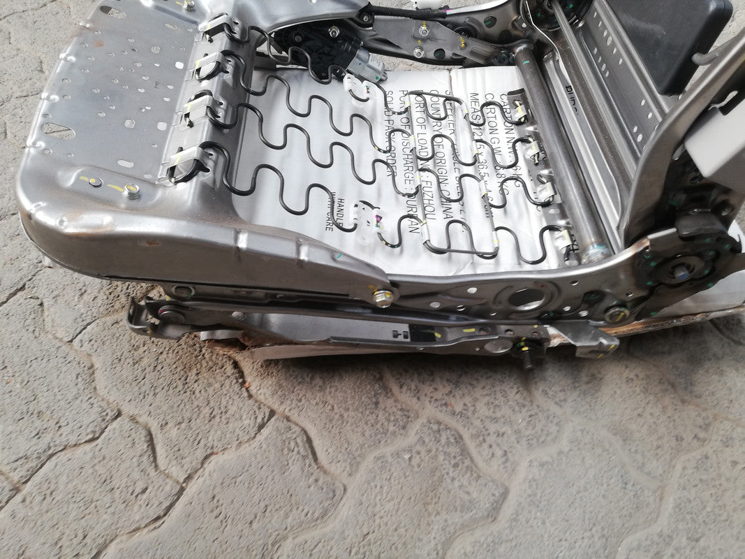 Nissan Navara PRO-4X 2022 Right Front Seat Frame