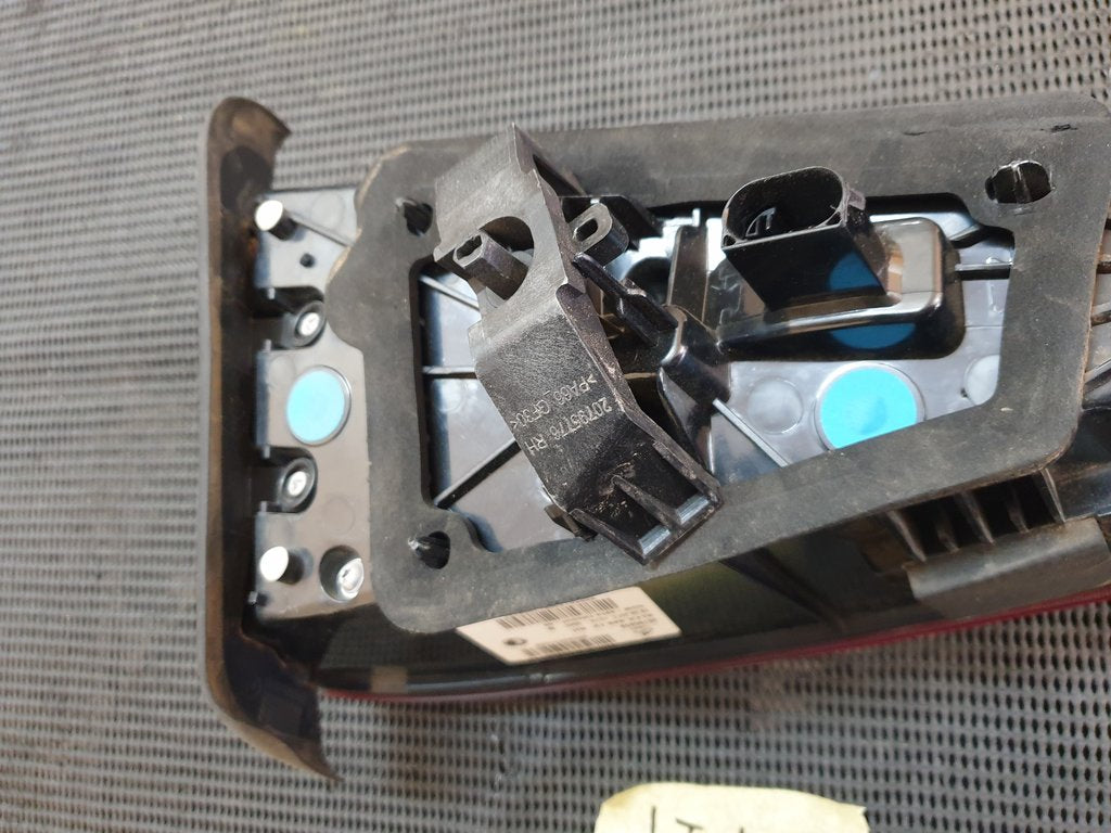 Alfa Romeo Stelvio Super 2017 Right Inner Taillight