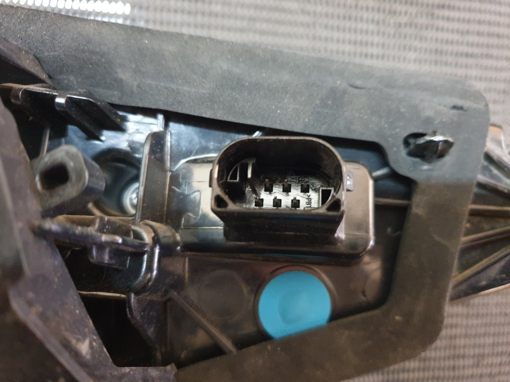 Alfa Romeo Stelvio Super 2017 Right Inner Taillight
