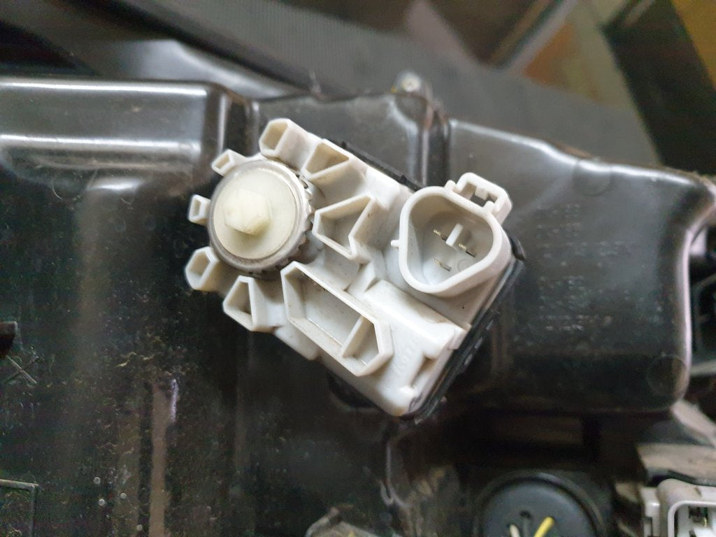 Toyota Hilux Left Headlight