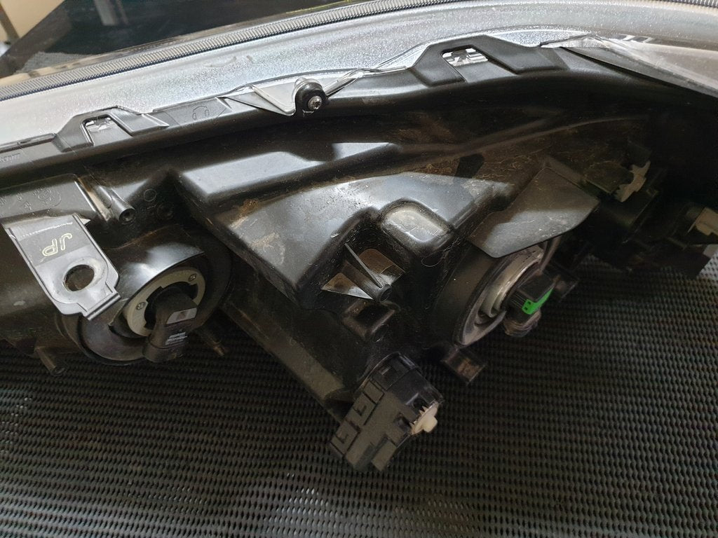 Toyota Hilux Right Headlight