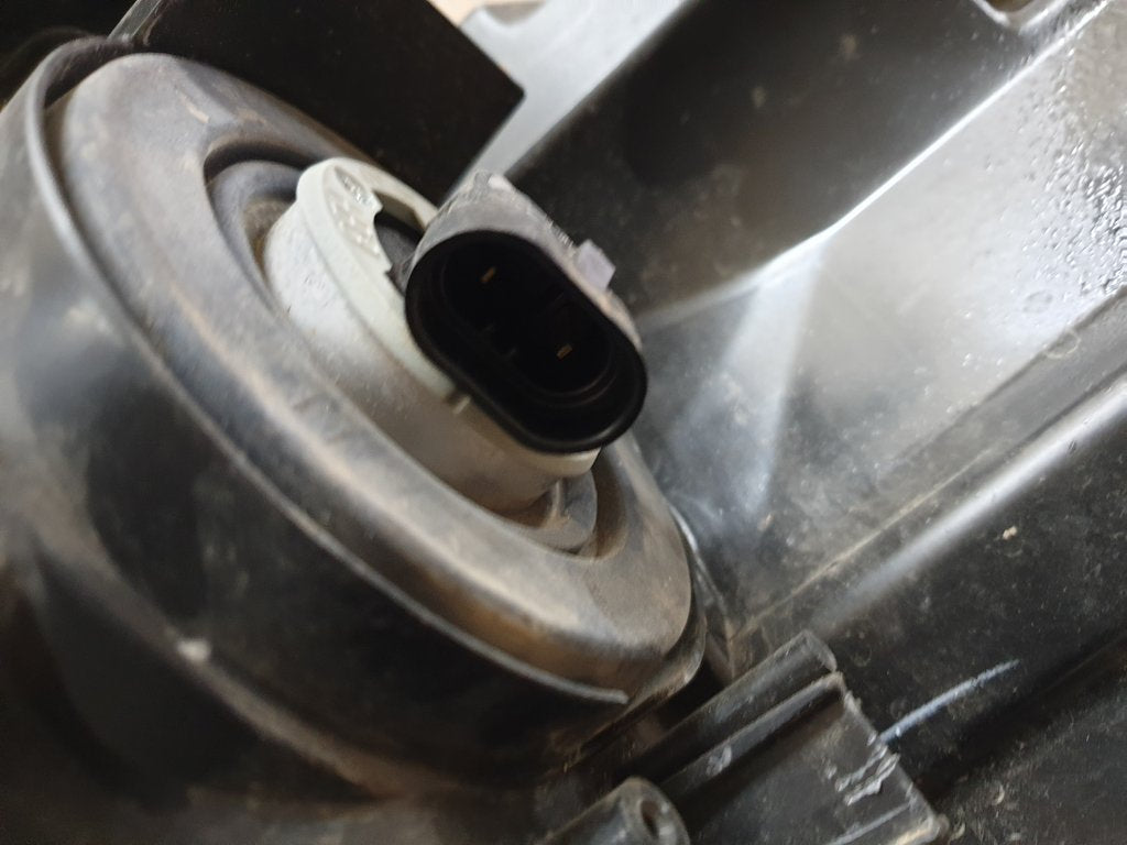Toyota Hilux Right Headlight