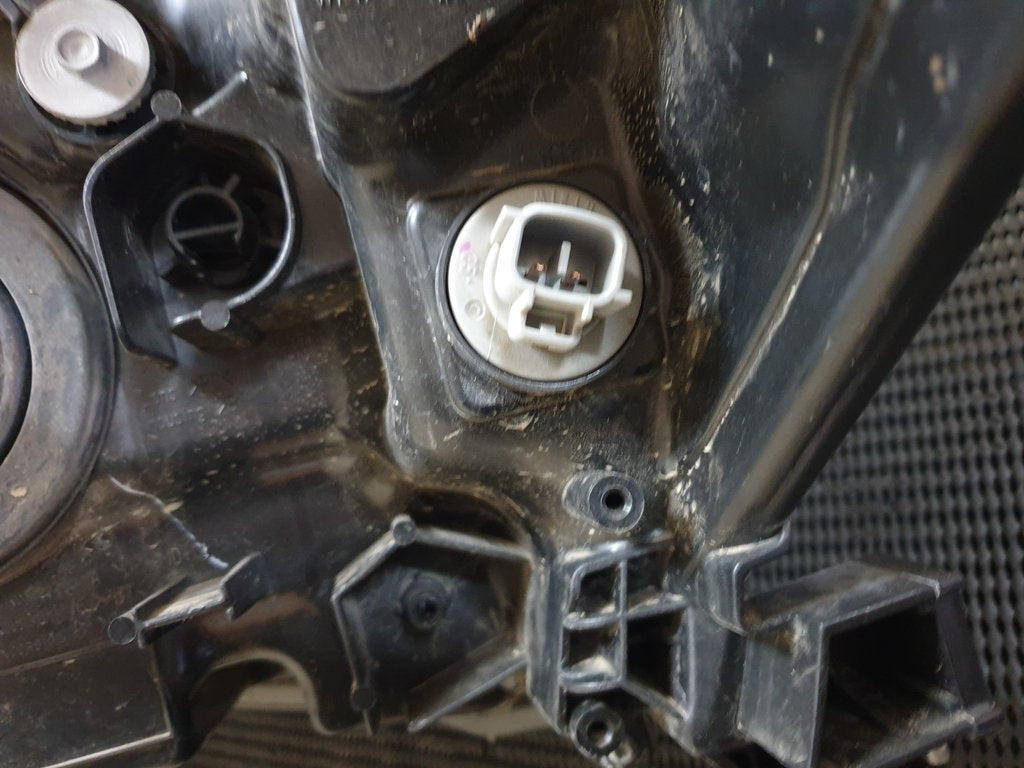 Toyota Hilux Right Headlight
