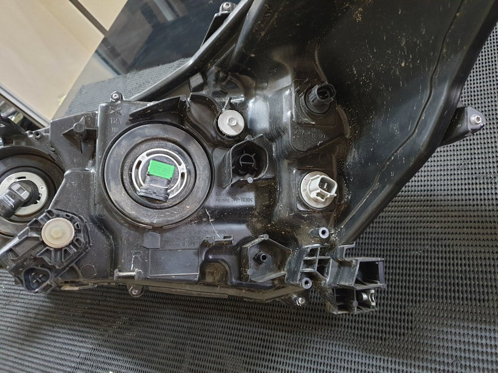 Toyota Hilux Right Headlight