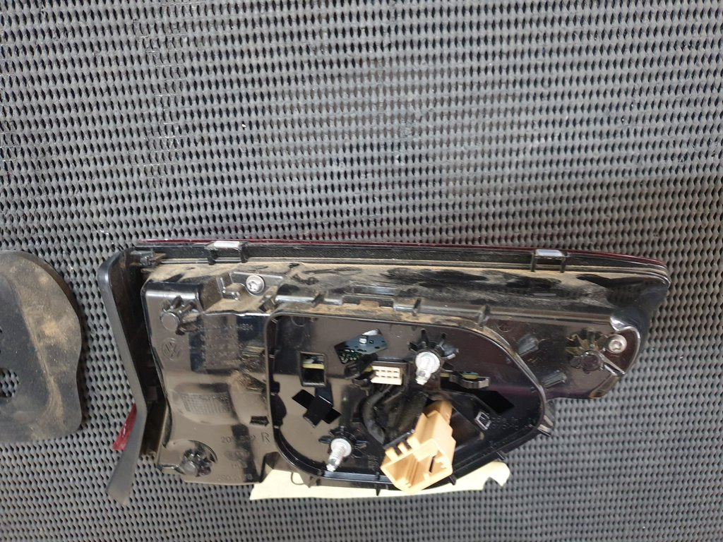 Volkswagen Tiguan Right Rear Inner Taillight
