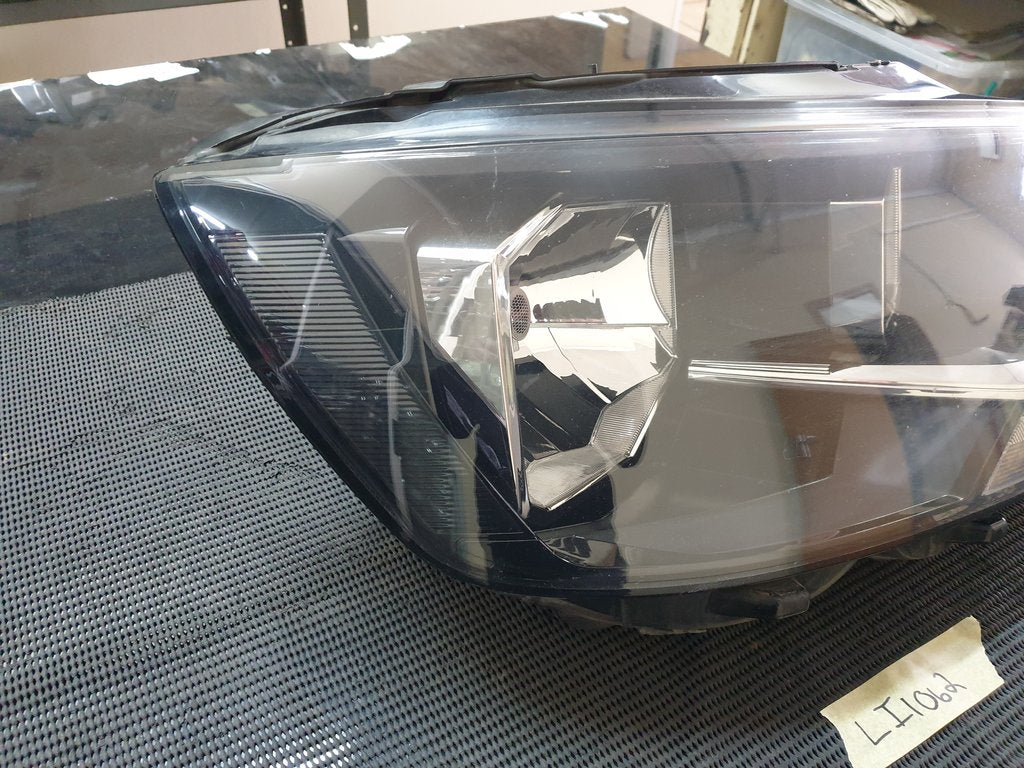 Volkswagen Transporter Right Headlight