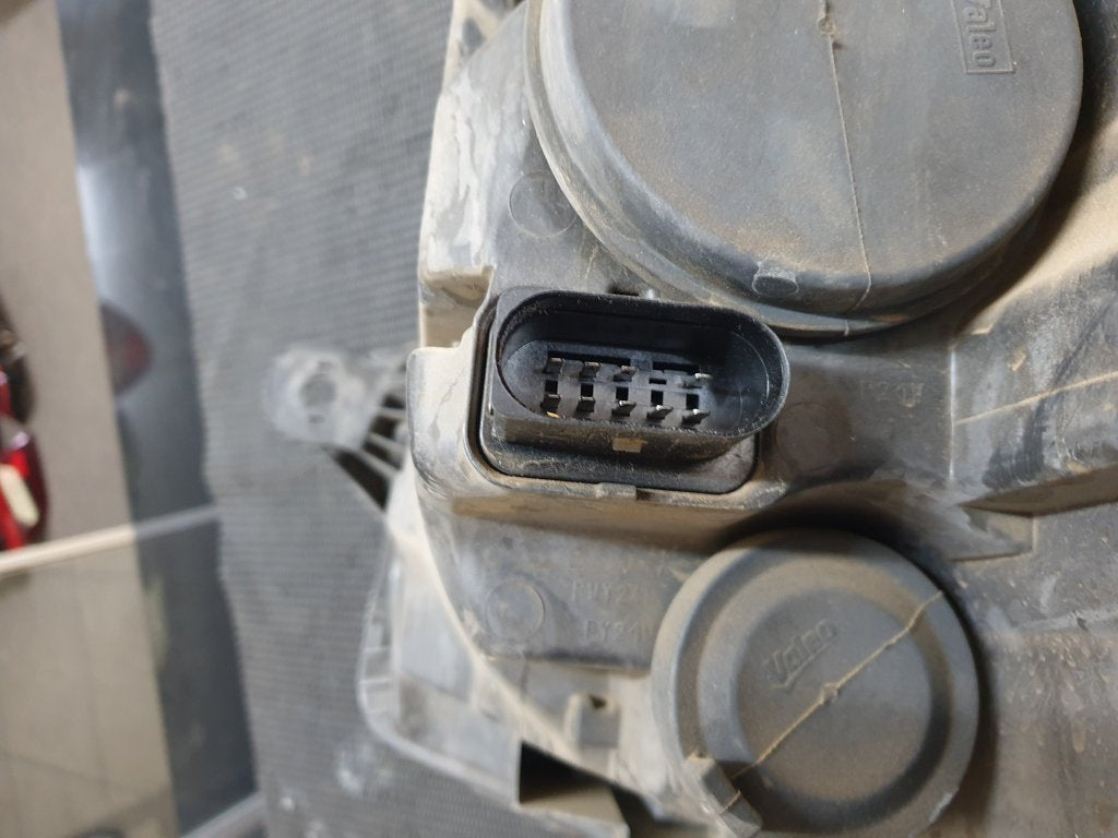 Volkswagen Transporter Right Headlight