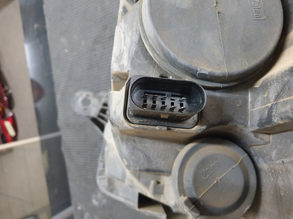 Volkswagen Transporter Right Headlight
