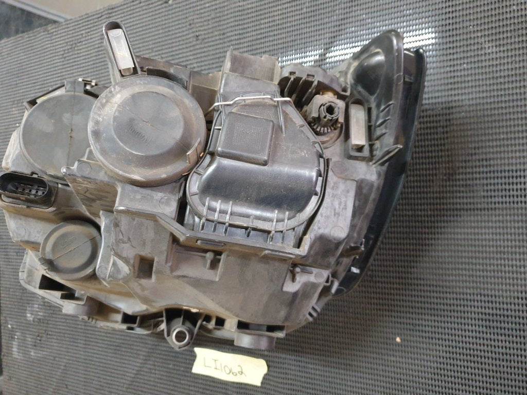 Volkswagen Transporter Right Headlight