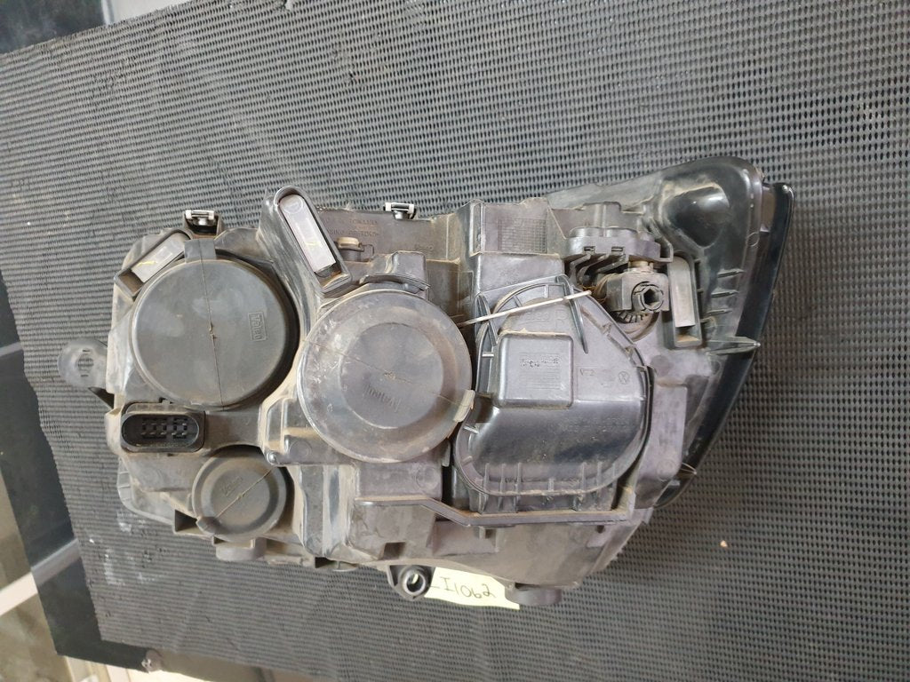 Volkswagen Transporter Right Headlight