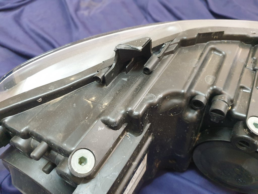 Volkswagen Polo Left Headlight