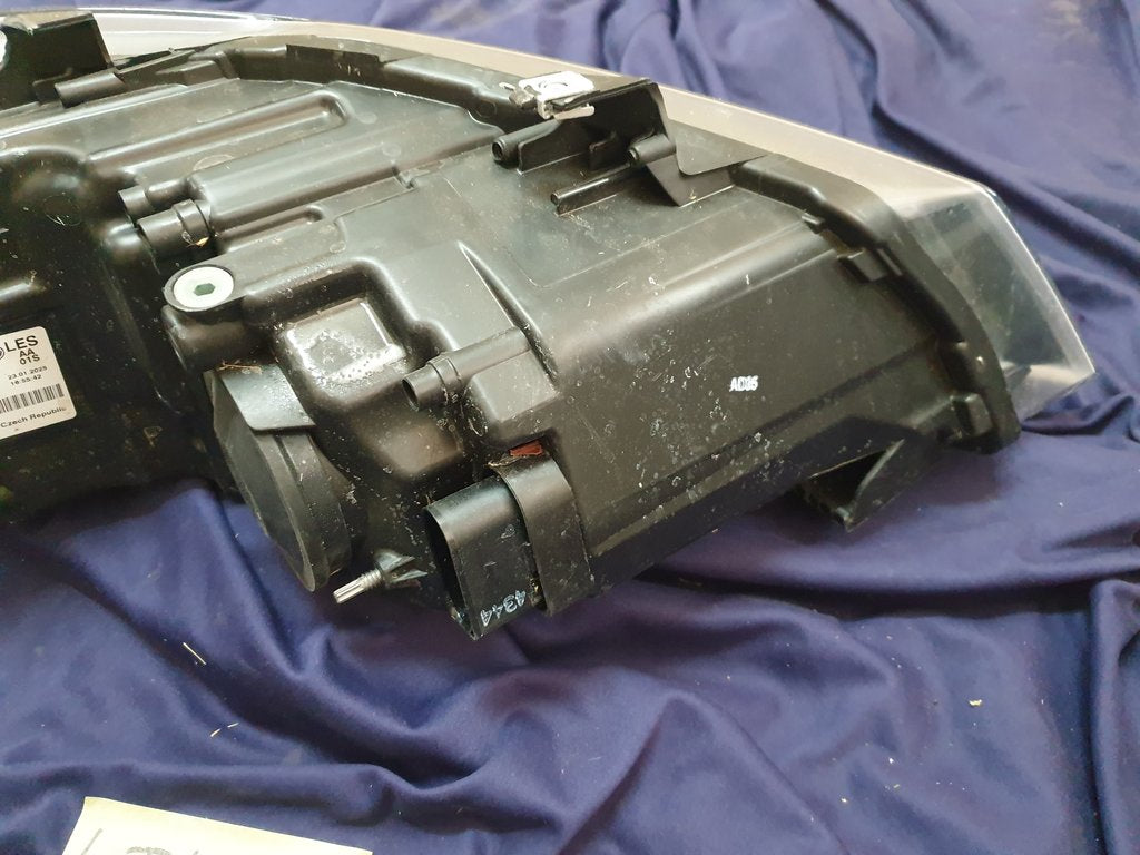 Volkswagen Polo Left Headlight