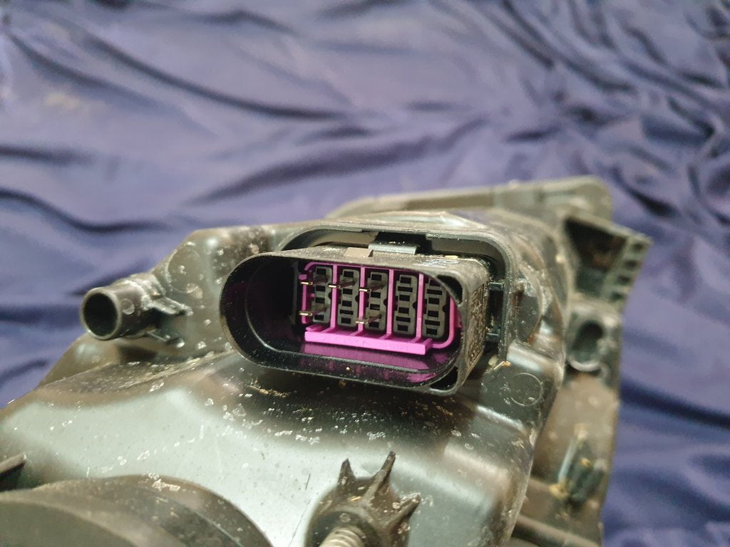 Volkswagen Polo Left Headlight