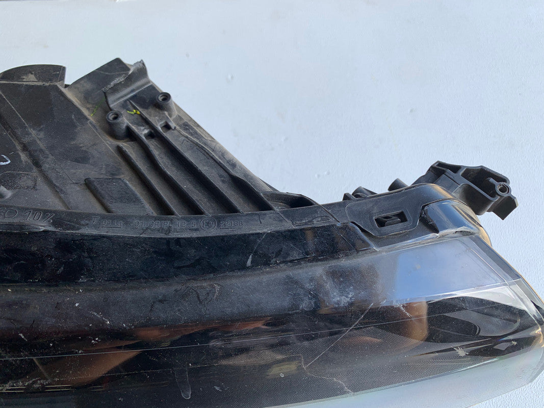 Volkswagen Polo Right Headlight