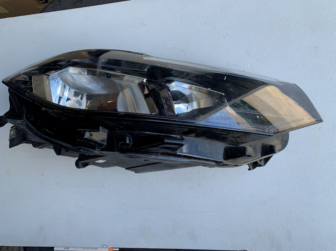 Volkswagen Polo Right Headlight