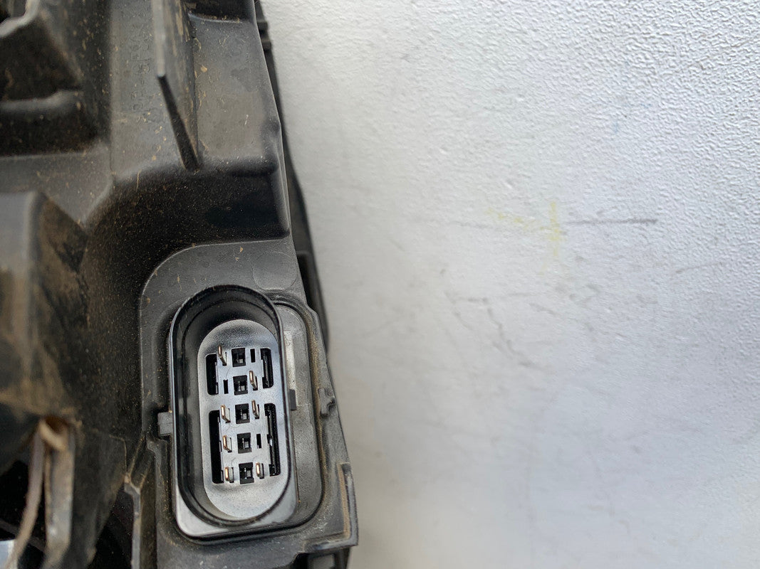 Volkswagen Polo Right Headlight