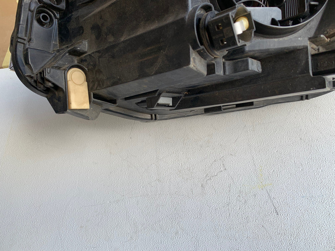 Volkswagen Polo Right Headlight