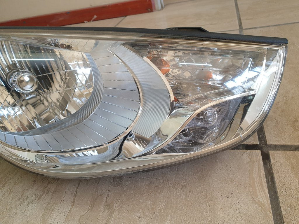 Hyundai ix35 2011 Right Headlight