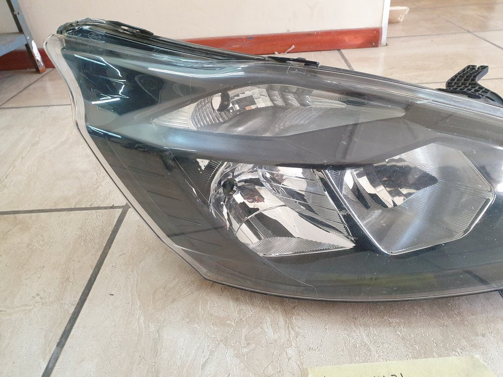 Ford Transit 2016 Right Headlight