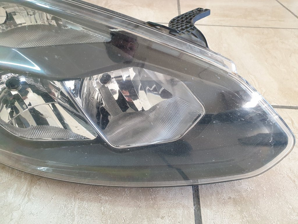 Ford Transit 2016 Right Headlight