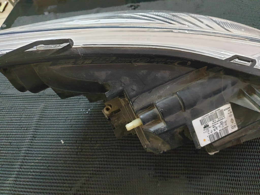 Renault Clio IV Left Headlight