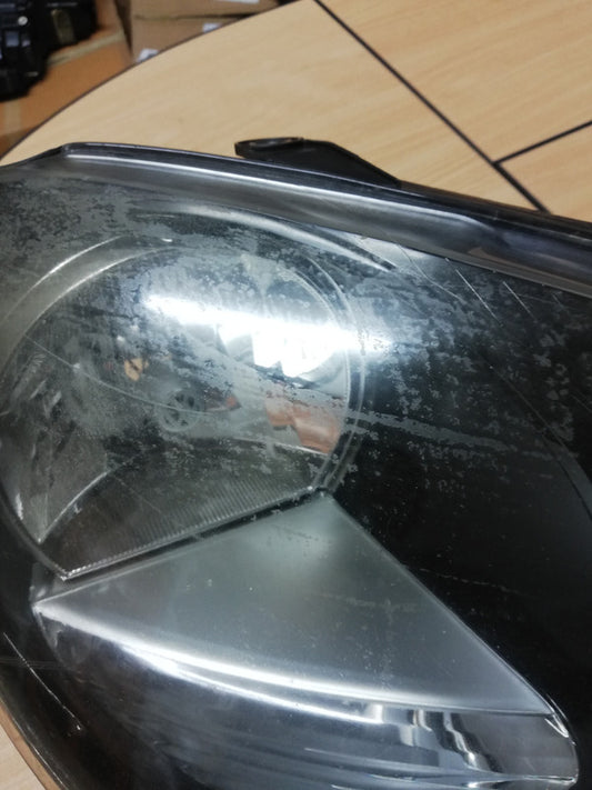Volkswagen Polo Vivo 2011 Right Headlight