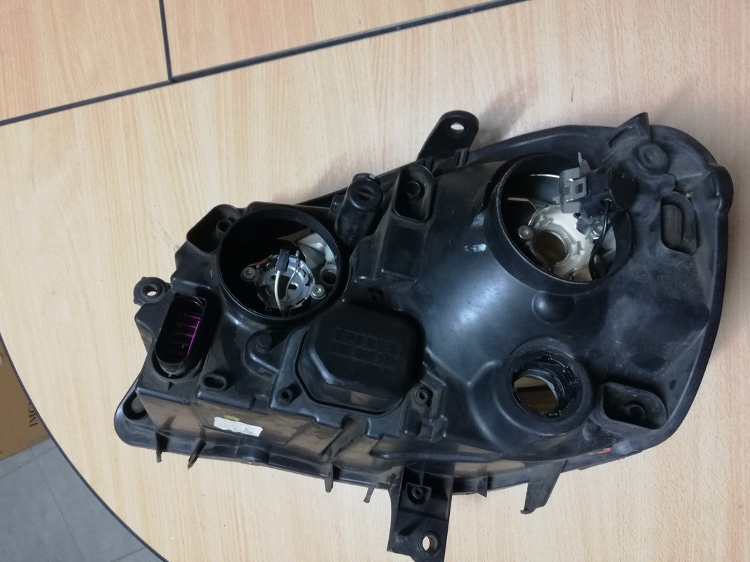 Volkswagen Polo Vivo 2011 Right Headlight