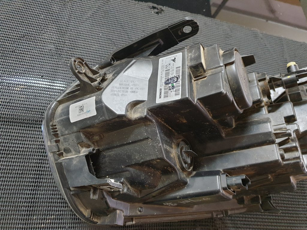 Renault Duster Right Headlight