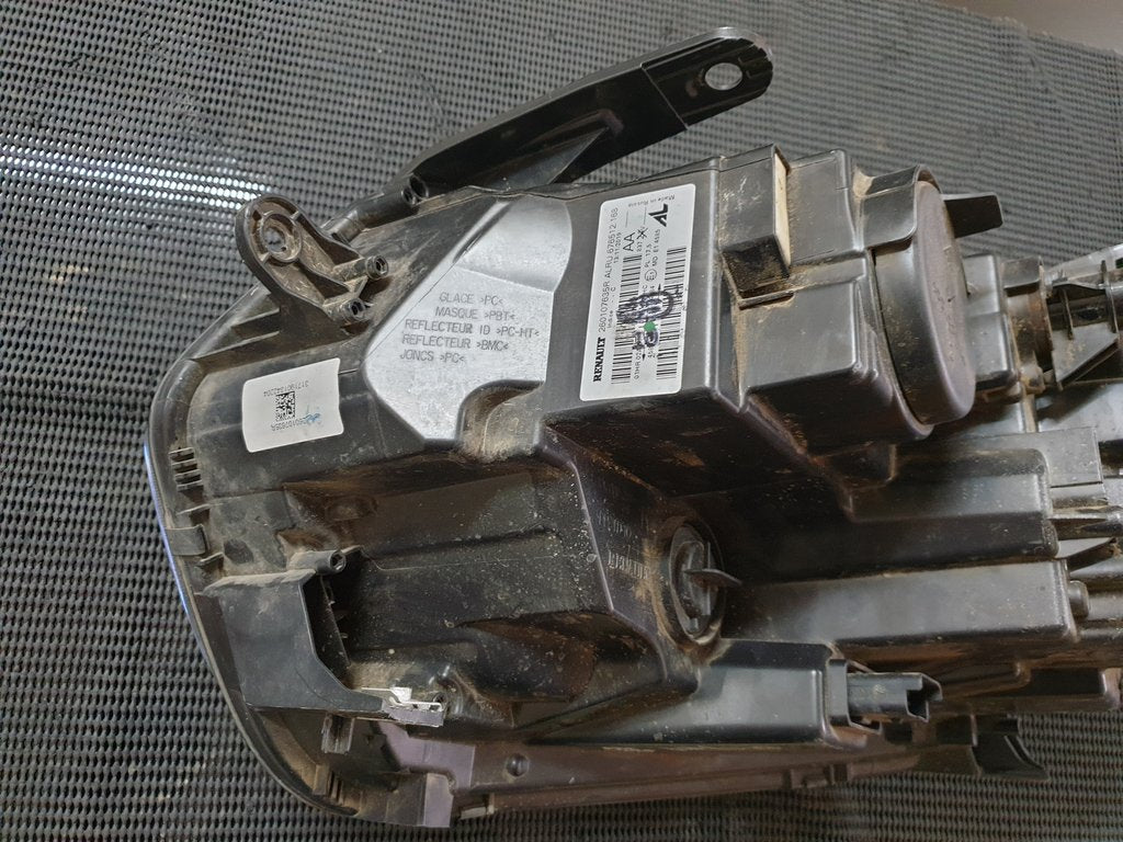 Renault Duster Right Headlight