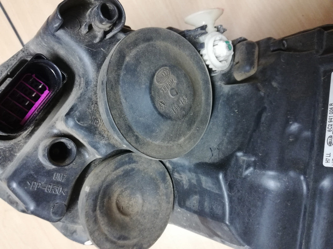 Volkswagen Polo Right Headlight