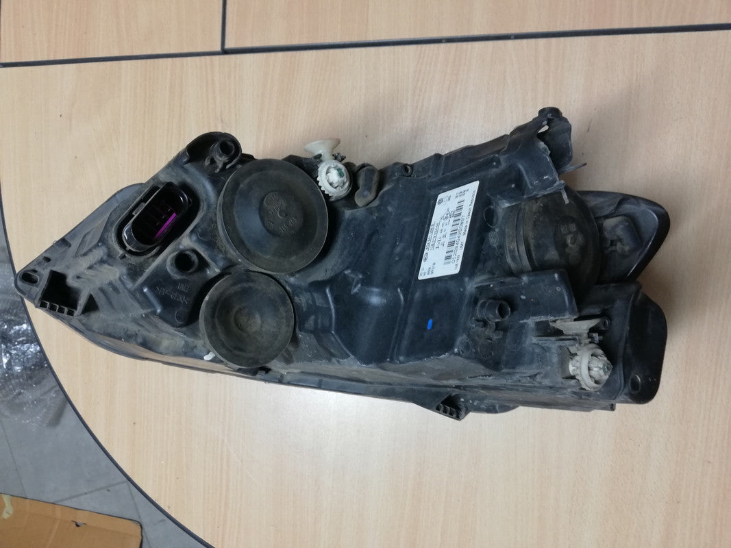 Volkswagen Polo Right Headlight