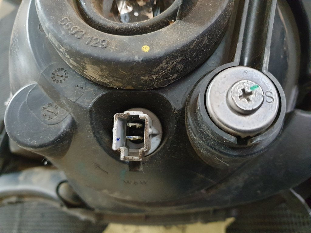 Renault Kwid Right Headlight