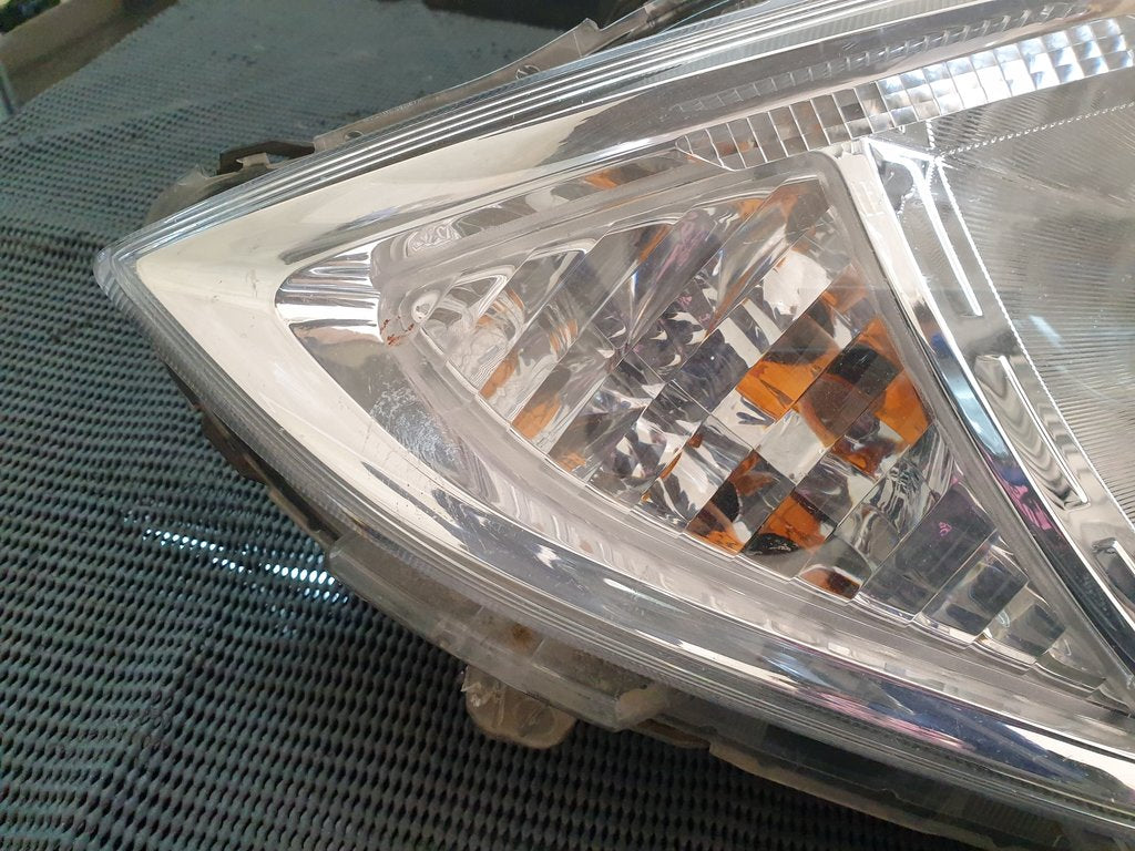 Nissan Almera 1.5 Left Headlight